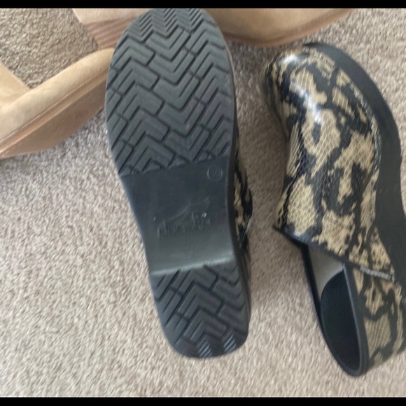 Dansko! Size 39 shoes! Barely worn! Gorgeous! Just too big on me, I need a 38 - Picture 3 of 3